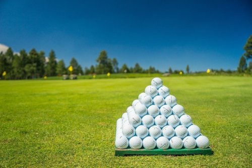 Míče na Driving Range - 10 + 1 koš zdarma